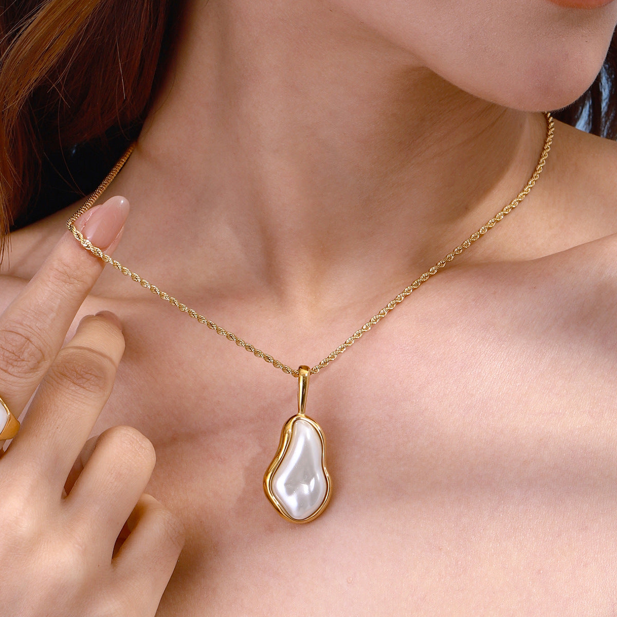 Sélene Baroque Pearl Necklace