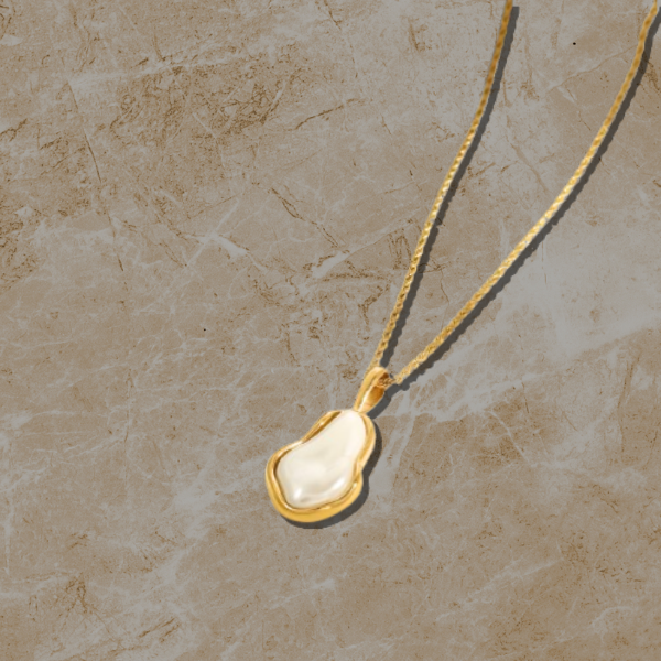 Sélene Baroque Pearl Necklace